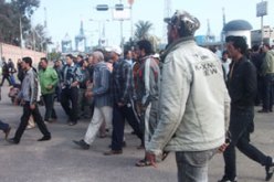 شباب حي 50 سكنا يقطعون الطريق بتيغنيف في معسكر