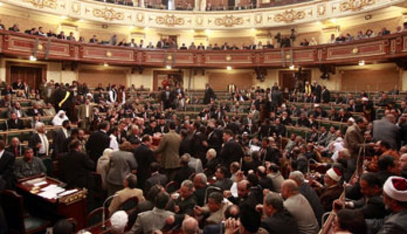 نواب يقررون النزول للتحرير بسبب حل البرلمان والإعلان الدستورى