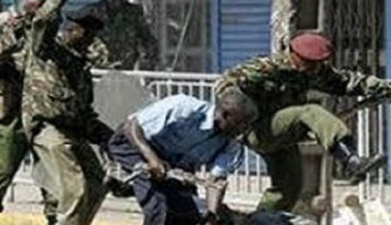 الشرطة الكينية تشتبك مع شبان فى مومباسا لليوم الثانى