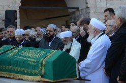 أردوغان يبكي أثناء تشييع جثمان خاله