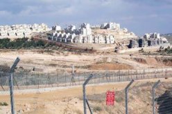 مستوطنون يهود يبدأون ترك منازلهم بالضفة الغربية