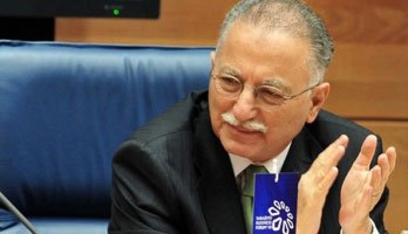 أوغلو: قمة مكة ضرورية لمواجهة التحولات التى تجتاح العالم الإسلامى