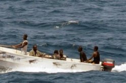 مجهولون يطلقون النار على مروحية إيطالية قبالة ساحل الصومال