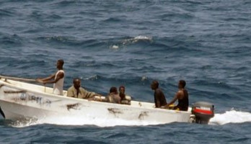 مجهولون يطلقون النار على مروحية إيطالية قبالة ساحل الصومال