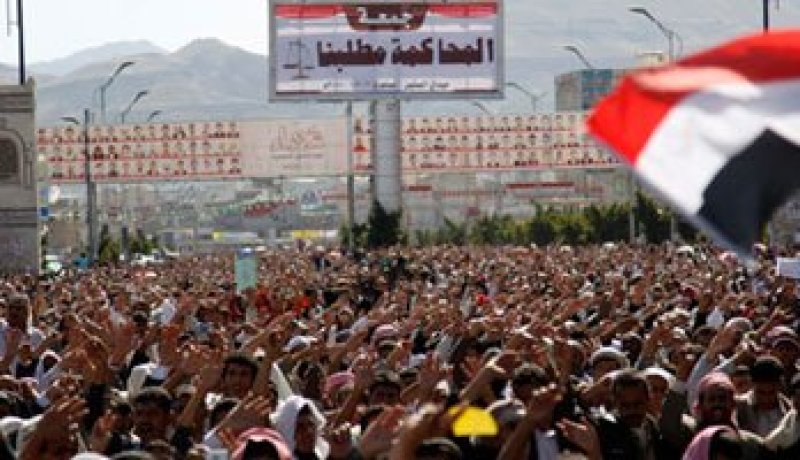 توافد الثوار على صنعاء لتنظيم مليونية توحيد قرار الجيش والأمن