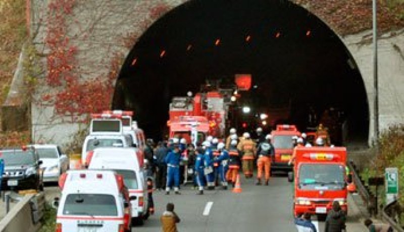 الشرطة اليابانية تعثر على جثث متفحمة من النفق الذي انهار