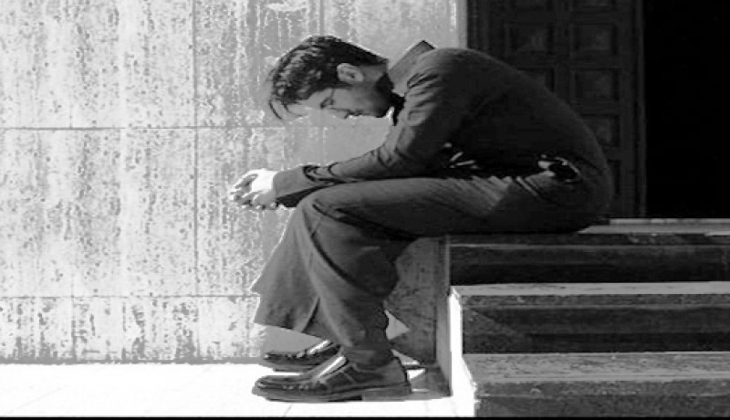 من حيث لا‮ ‬يدري‮ ‬يقتل طموحي‮ ‬لأنّه لا‮ ‬يؤمن بالفكر الجديد