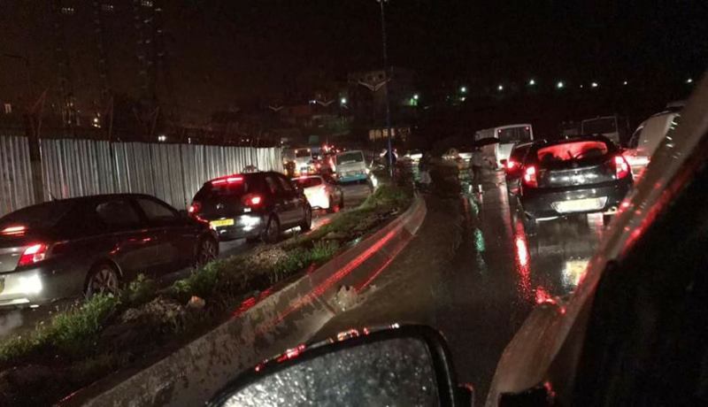 بالفيديو.. السيول تشل حركة السير في الطريق الرابط بين سكيكدة وعنابة