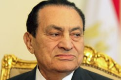 مظاهرة لمؤيدي مبارك داخل المحكمة للمطالبة بحل تأسيسية الدستور