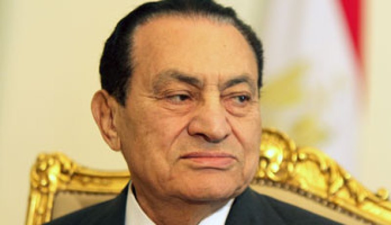 مظاهرة لمؤيدي مبارك داخل المحكمة للمطالبة بحل تأسيسية الدستور