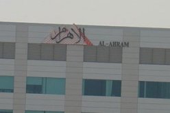 الشرطة العسكرية تطلق الرصاص أمام الأهرام لمنع اقتحام أهالى مسجون لها