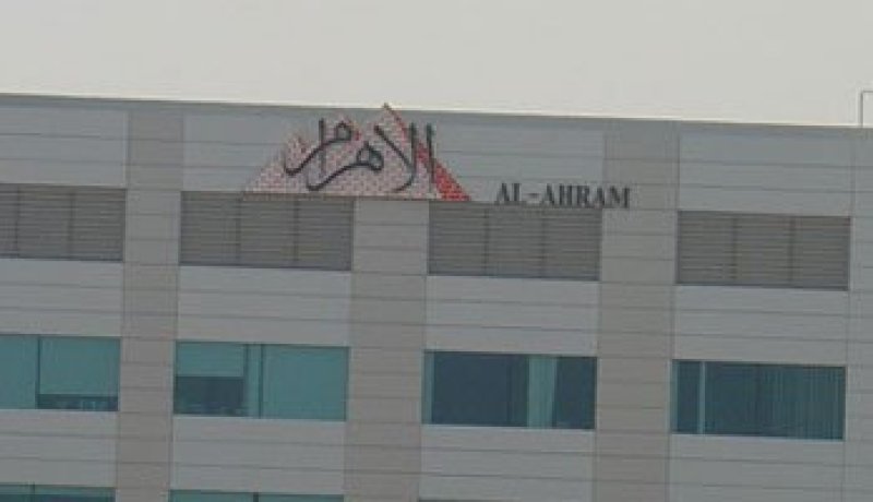 الشرطة العسكرية تطلق الرصاص أمام الأهرام لمنع اقتحام أهالى مسجون لها