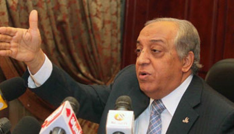 وزير الداخلية المصري  يحذر من ارتداء الزى العسكرى واستخدامه فى أعمال شغب