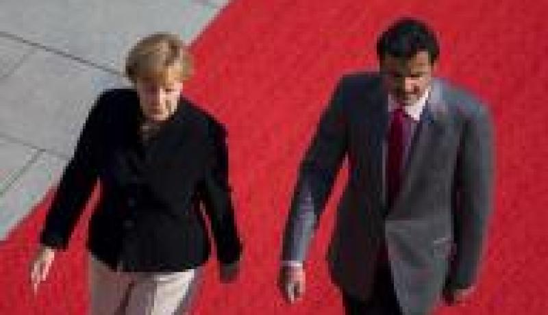 أمير قطر يؤكد لميركل أن بلاده لا تمول المتشددين في سوريا والعراق