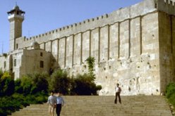 إسرائيل تغلق الحرم الإبراهيمى بالخليل للاحتفال بعيد العرش اليهودى