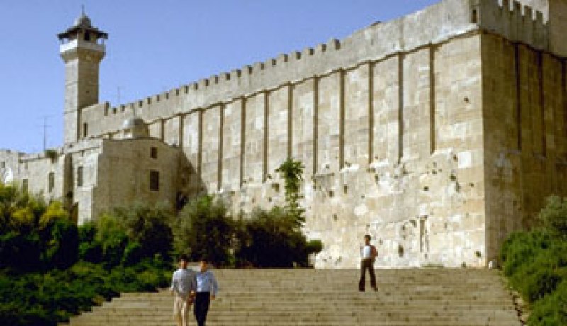 إسرائيل تغلق الحرم الإبراهيمى بالخليل للاحتفال بعيد العرش اليهودى