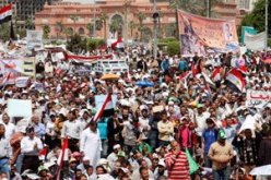 مسيرة لشباب الإخوان تطوف ميدان التحرير