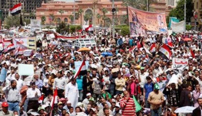 مسيرة لشباب الإخوان تطوف ميدان التحرير