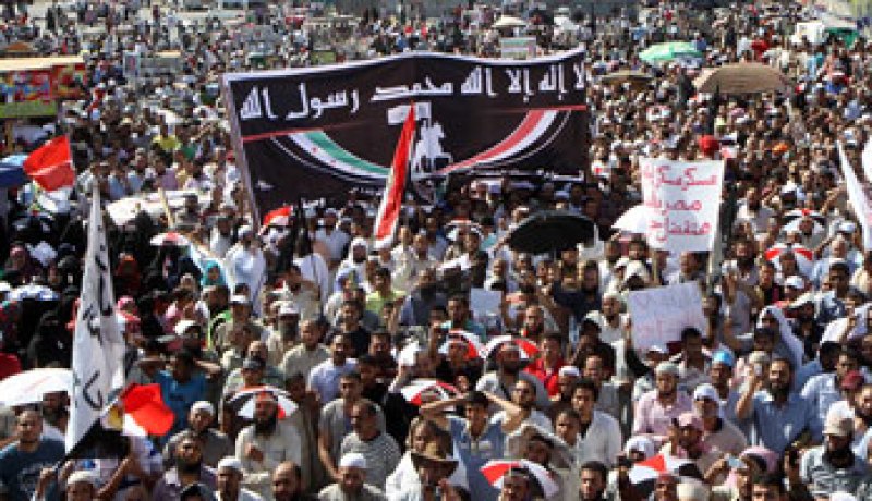 أنصار أبو إسماعيل يحتجزون شخصاً حاول اغتصاب طفل بميدان التحرير