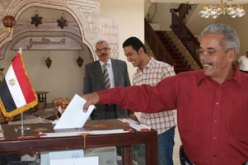 المصريون بالكويت يبدأون الاختيار بين مرسى وشفيق فى جولة الإعادة