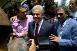 حمدين صباحى يدلى بصوته فى العجوزة بصحبة خالد يوسف وأعضاء حملته