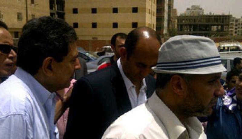 خالد على ومظهر شاهين يدليان بأصواتهما بمدينة نصر