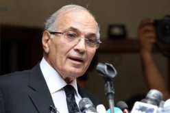 الفريق يدلى بصوته وسط حراسة مشددة والناخبون يودعونه بـيسقط الفلول