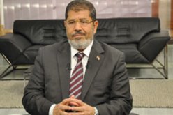 مشاجرة بين أنصار مرسى وشفيق بسبب الدعاية أمام لجنة بالقاهرة الجديدة