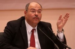 الجيش المصري يحيل 4 للنيابة لتوزيعهم أقلاماً سحرية على الناخبين