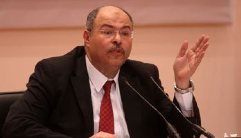 الجيش المصري يحيل 4 للنيابة لتوزيعهم أقلاماً سحرية على الناخبين