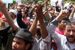 عشرات المصابين فى محيط وزارة الدفاع بمصر