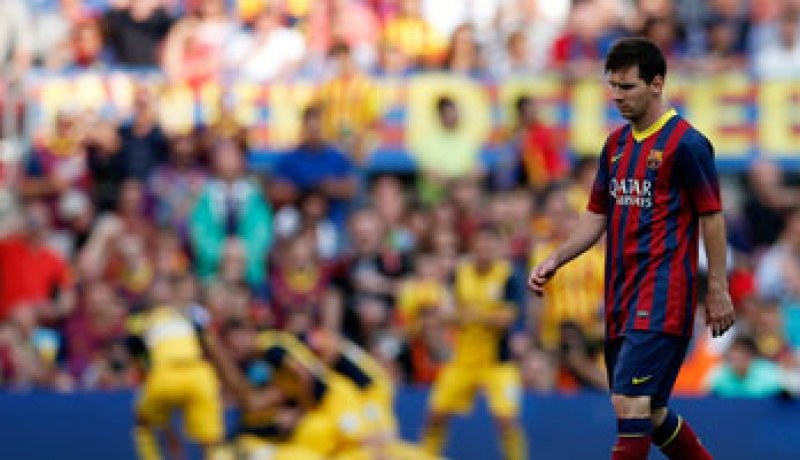 برشلونة يستهل الليجا بثلاثية فى إلتشى بـ10 لاعبين