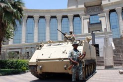 طوارئ بمحيط “الدستورية” استعداداً للبت فى مصير “العزل والبرلمان” غداً