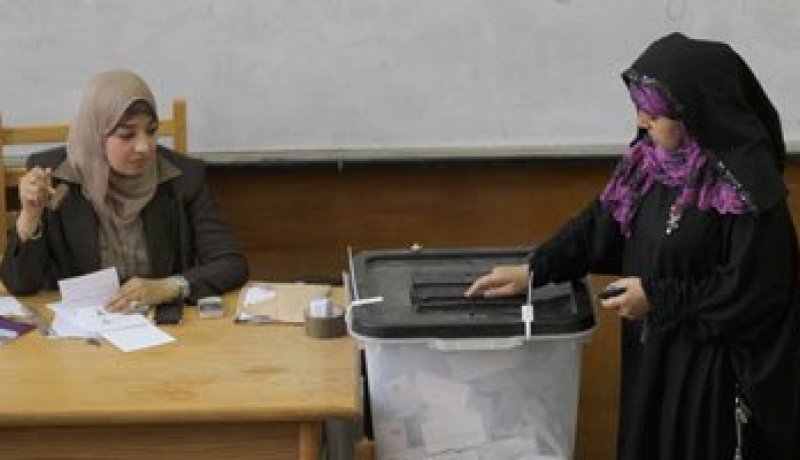 مصدر قضائى يرجح عدم قبول طعون شفيق ومرسى على اللجان الفرعية