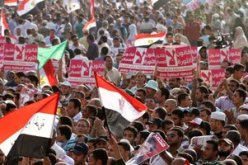 العشرات يتظاهرون بالتحرير للمطالبة بإلغاء الإعلان الدستورى المكمل
