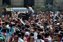 متظاهرو القضاء العالى يعتدون على مصور قناة الأقصى الفلسطينية