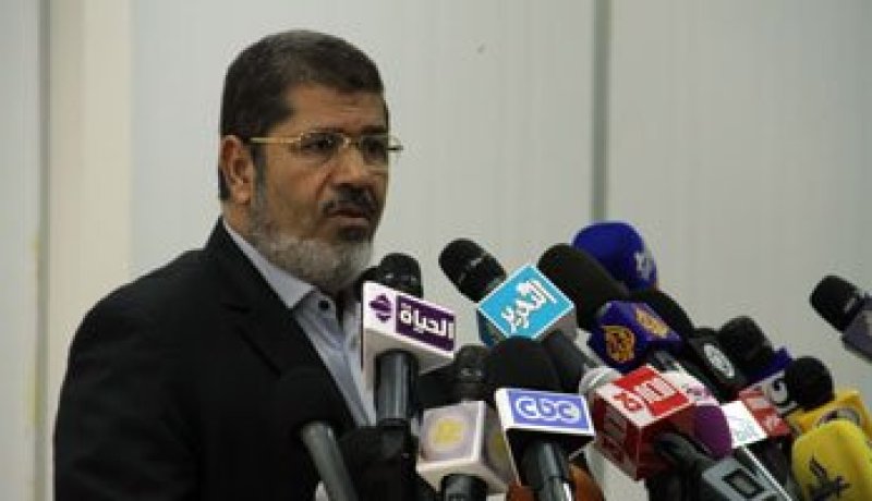 مرسى لـقوى الثورة: لا مساومة على إرادة الشعب ويجب عودة البرلمان