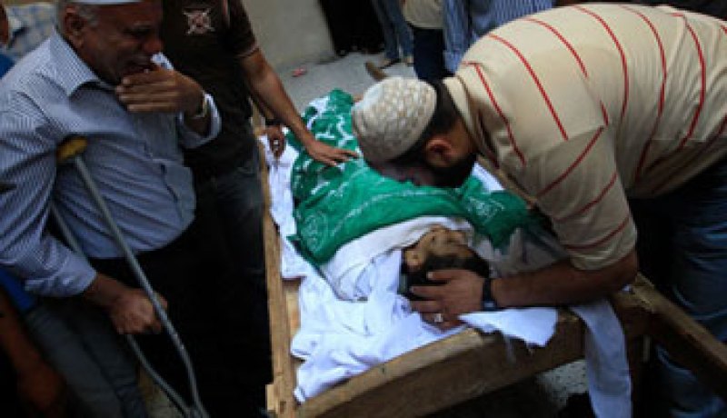 الاحتلال يواصل قصف “غزة”.. واستشهاد وإصابة 28 فلسطينياً