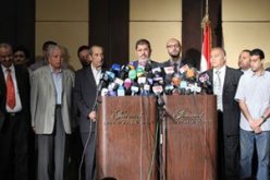 مرسى يتعهد بنواب من خارج الحرية والعدالة وتشكيل حكومة ائتلافية