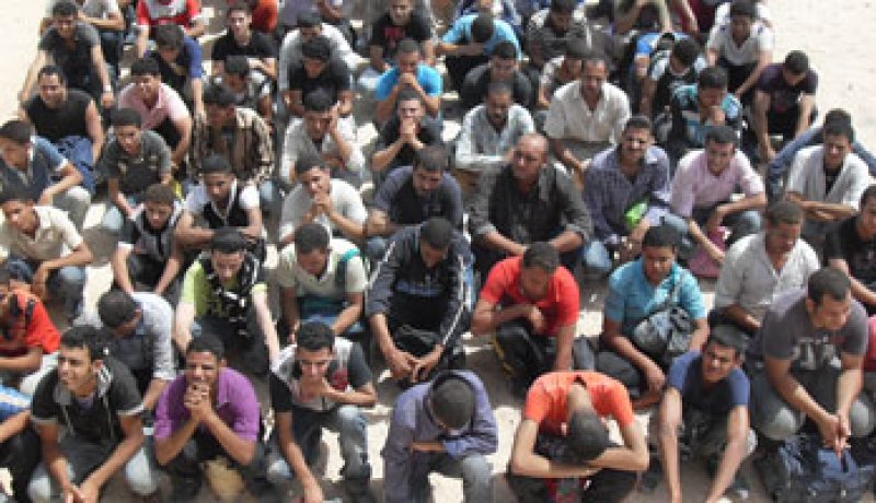 القبض على سبعة مصريين وتونسيين بتهمة تهريب البشر في بارى بإيطاليا