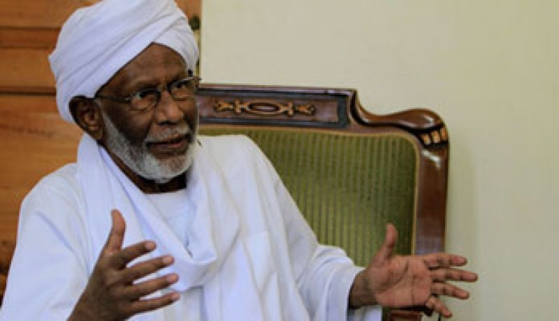 الترابى: اتفاق شمال وجنوب السودان لن ينهى الصراع