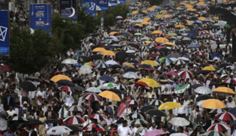 ء200 ألف يمنى يتظاهرون لإلغاء الحصانة الممنوحة لعلى عبد الله صالح