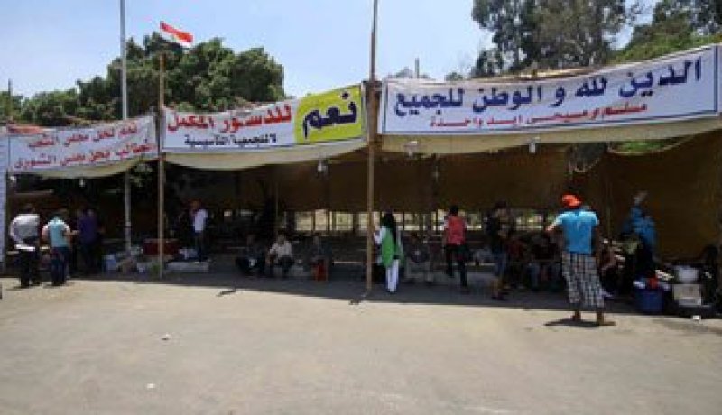 فشل مليونية “لا للإخوان”والمتظاهرون يهربون للخيام من شدة الحرارة