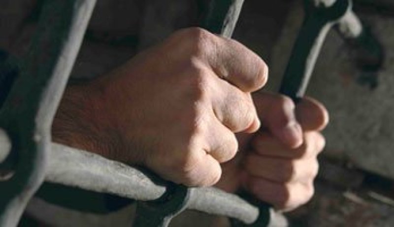 حبس صحفى إسرائيلى بتهمة حيازة وثائق عسكرية سرية