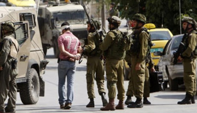 الجيش الإسرائيلى يعتقل 9 فلسطينيين فى الضفة الغربية