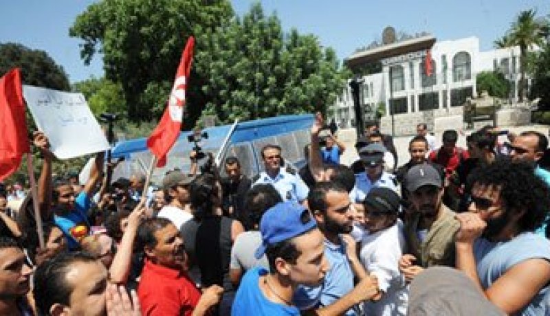 إضراب عام وتظاهرة فى سيدى بوزيد مهد الثورة التونسية