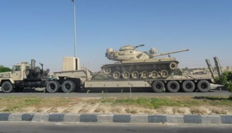 قوات الجيش المصري تواصل “عملية نسر” وتعتقل شخصين أحدهما فلسطينى فجر اليوم
