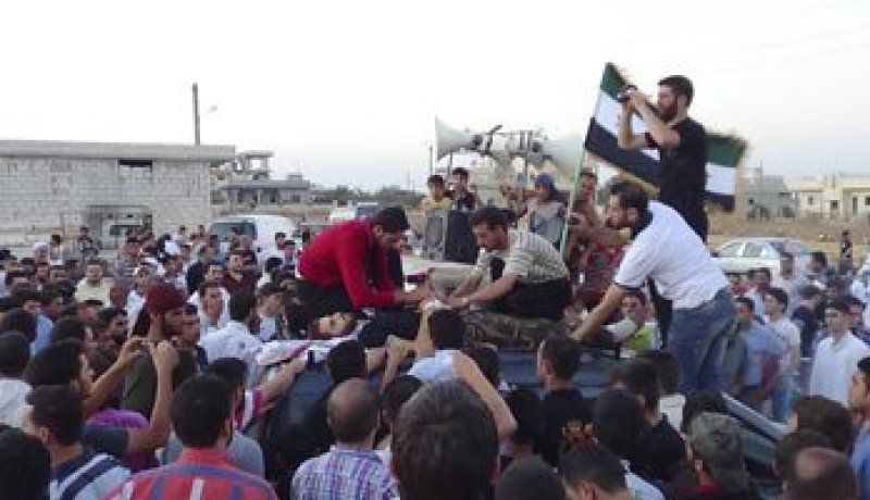 مقتل شاب وجرح ثلاثة برصاص الأمن خلال تفريق تظاهرة فى حلب