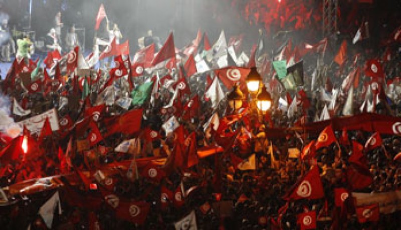 الأزمة السياسية فى تونس متواصلة وسط تصعيد النقابات