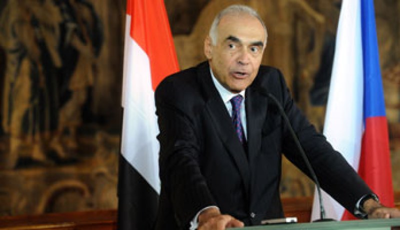 الوزارة الخارجية المصرية يحث المصريين بالخارج بالاسراع الى التصويت